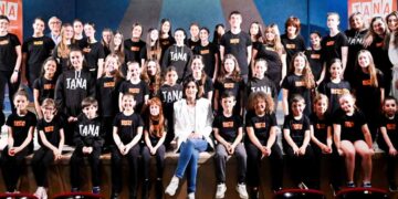 alcaldesa visita la Escuela de Artes Escénicas JANA