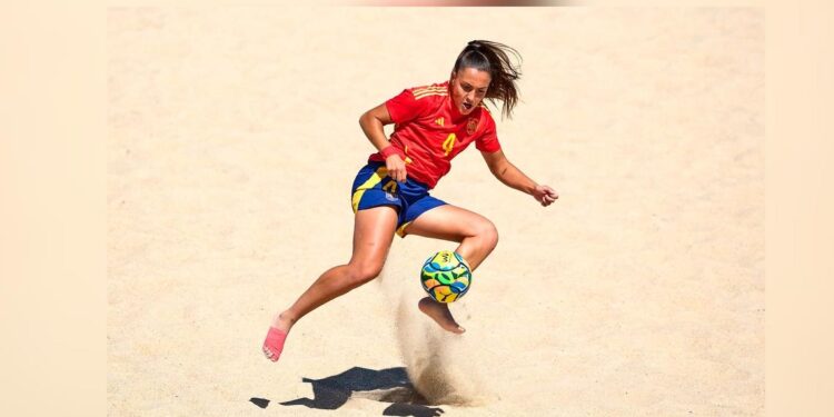 La jugadora del Racing, María Corbacho va al Europeo de fútbol playa