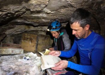 Cultura recupera objetos de la cueva refugio de la Brigada Machado en Liébana