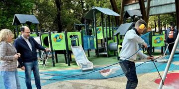 Campaña de limpieza en parques infantiles de Torrelavega