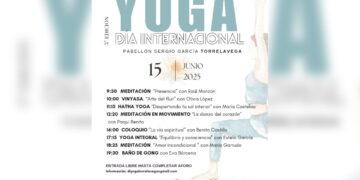 Torrelavega celebra el Día del yoga