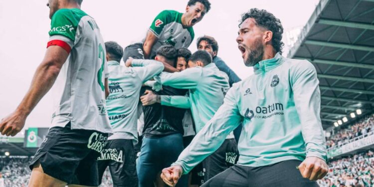 Racing empata al Mirandés y se jugará el ascenso en Anduva