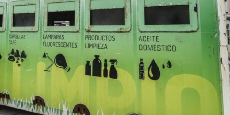 Contenedores aceite y textiles MARE