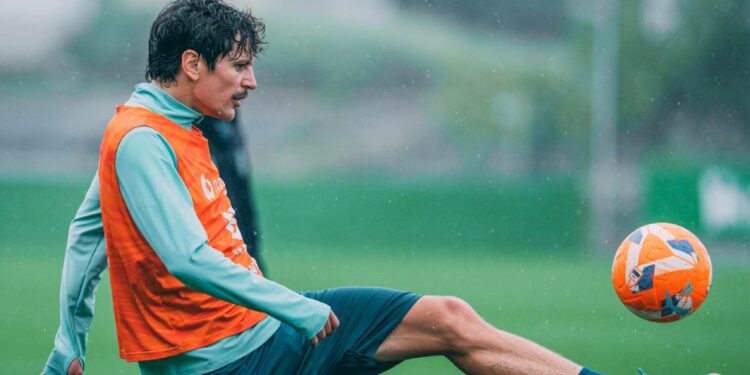 Racing se prepara para el playoff con mentalidad positiva