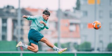 Racing recibe al Mirandés en su primer duelo del playoff