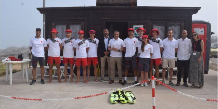 Socorristas de Cruz Roja en playas de Piélagos
