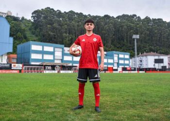 Guille Zorrilla firma con el primer equipo CD Laredo