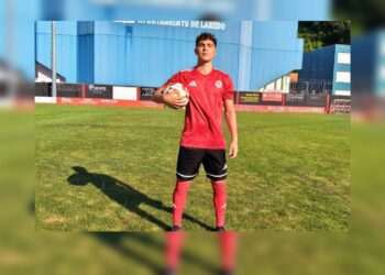 Ander Arenal Fichaje CD Laredo 2025