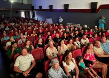 Presentación de carrozas batalla de flores