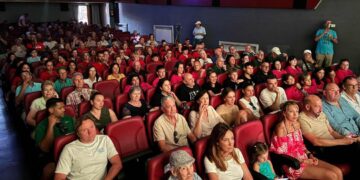 Presentación de carrozas batalla de flores
