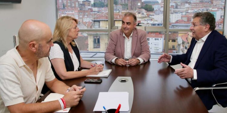 concentraciones ilegales en El Puntal de Somo