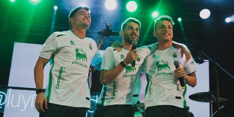 Presentación de la camiseta del Racing