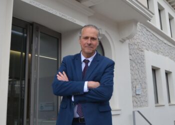 seguridad nocturna en el aparcamiento
