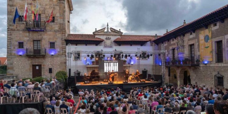 La Fábrica de la Voz actuando en el Festival de Verano.