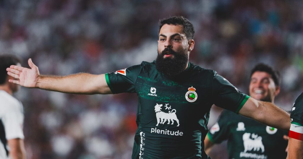 Asier Villalibre Jugador del Racing de Santander