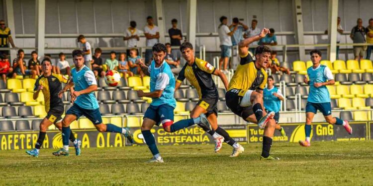El CD Laredo empata 1-1