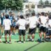 Delegación del Racing con jóvenes deportistas en un campus.