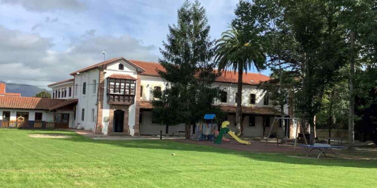 Educación colegio Manuel LLano Cabuérniga