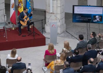 Conferencia Recital Parlamento de Cantabria