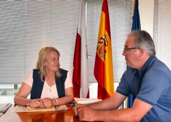 Reunión de la consejera con el alcalde de Vega de Liébana