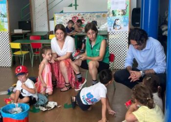 Alcalde visita ludoteca Astillero