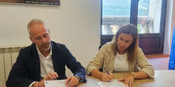 Medio Cudeyo suscriben un convenio de colaboración para ejecutar un parque infantil