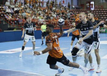 Bathco BM Torrelavega recibe al BM Logroño