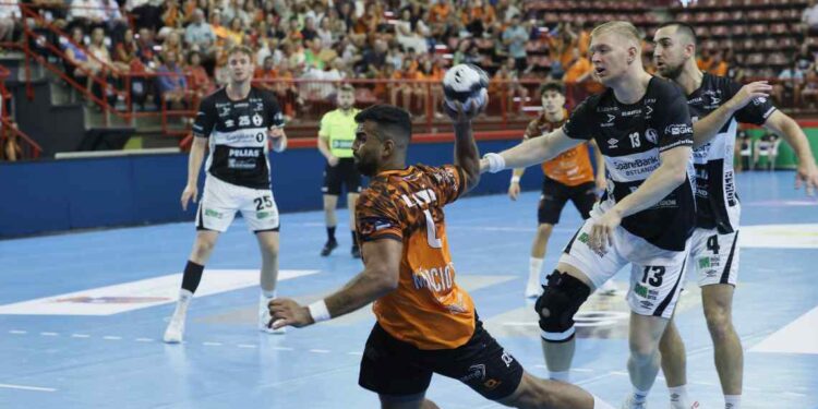 Bathco BM Torrelavega recibe al BM Logroño