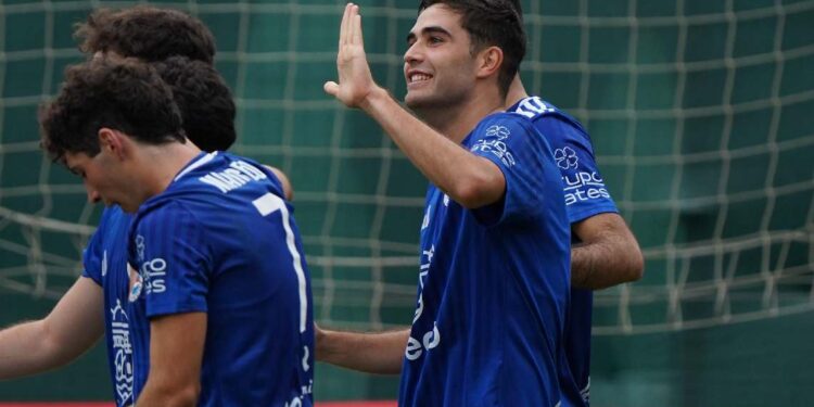 Gol de Seti para el triunfo del CD Laredo en Cartes