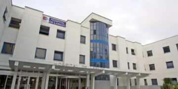 Desvío de pacientes desde el Hospital de Laredo a Valdecilla por la falta de personal