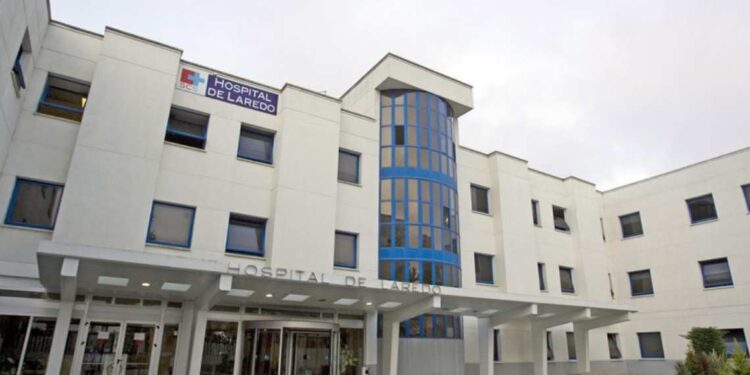 Desvío de pacientes desde el Hospital de Laredo a Valdecilla por la falta de personal