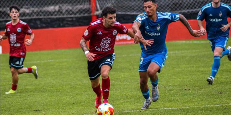 jugada partido CD Laredo