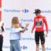 Buruaga entrega el maillot rojo en La Vuelta a España