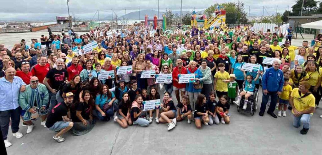 Las peñas entregan a distintas causas sociales cerca de 21.000 euros recaudados en Semana Grande