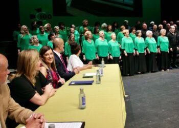Coral de Torrelavega recibe insignia cultural