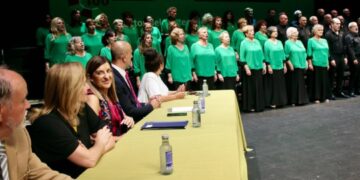 Coral de Torrelavega recibe insignia cultural