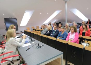 Reunión sobre la figura del policía interino