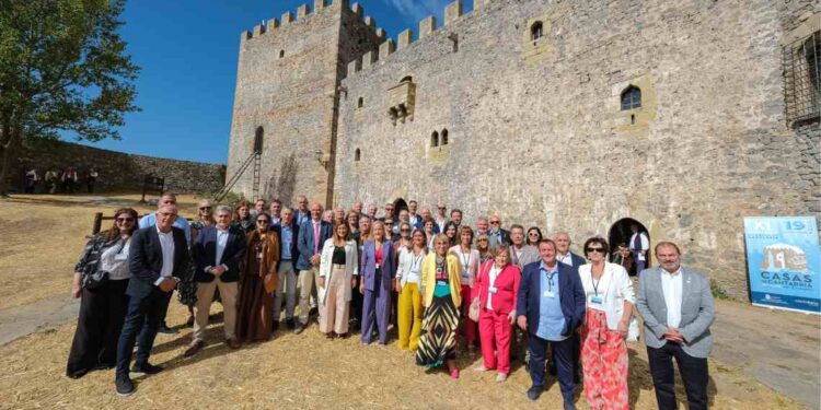 Buruaga anuncia decreto para Casas de Cantabria en Argüeso