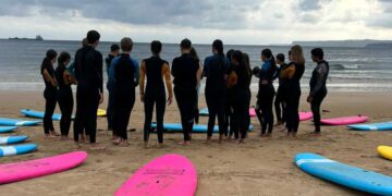 Jóvenes participan en actividades del programa Verano Teenager