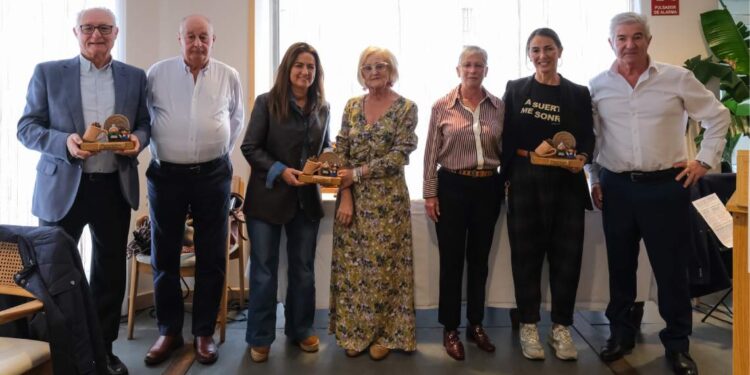 Homenaje del Gobierno de Cantabria a los mayores de la Asociación Eulalio Ferrer