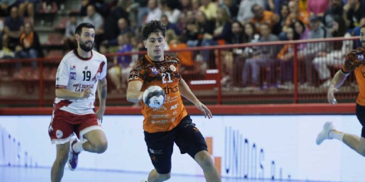 El Bathco BM Torrelavega recibe Recoletas Atlético Valladolid