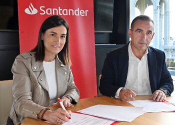 Firma del convenio para apoyar startups en Santander