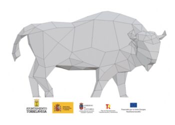 Pintado de cinco esculturas de bisontes