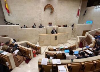 Debate parlamento Pisos Turísticos