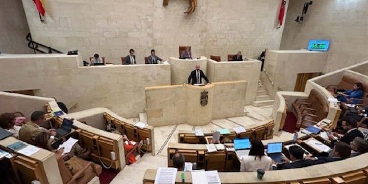 Debate parlamento Pisos Turísticos