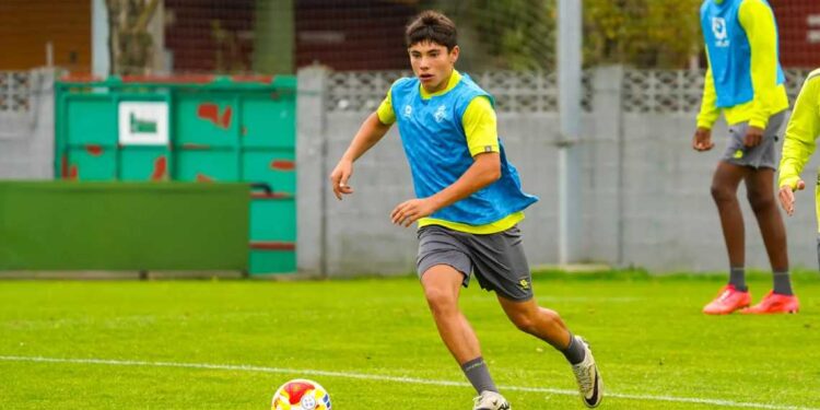 Jugador Rayo Cantabria entrenamiento