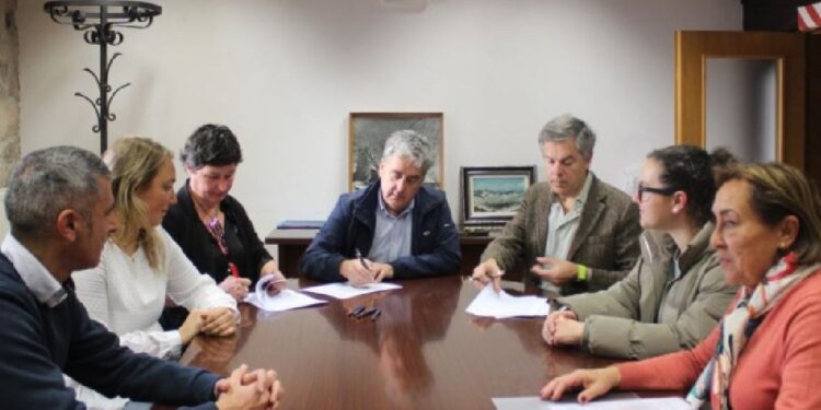 Firma acuerdo Ayuntamiento de Reinosa con dos residencias