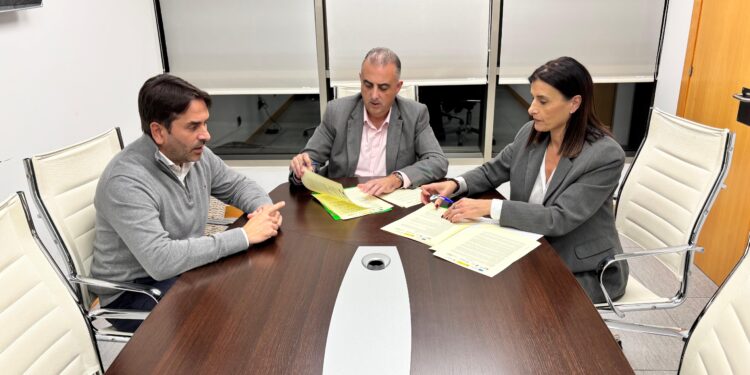 Firma acuerdo transporte santander