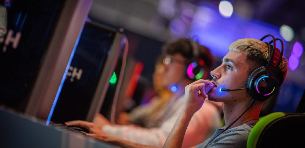 ugadores en el torneo eSports AstiGaming