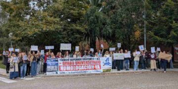 Técnicos Sanitarios concentrados en el Hospital Sierrallana